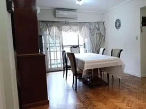 VENTA 3 AMBIENTES C BALCON FRENTE FLORES