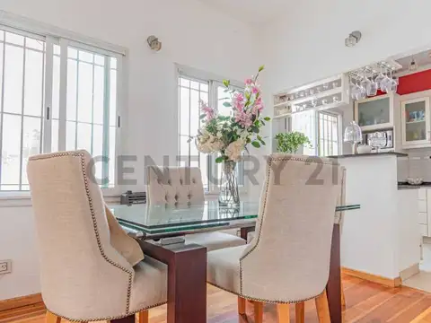 Casa 4 ambientes con 2 baños