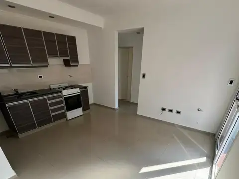 Departamento 2 ambientes con patio a metros alvarez jonte