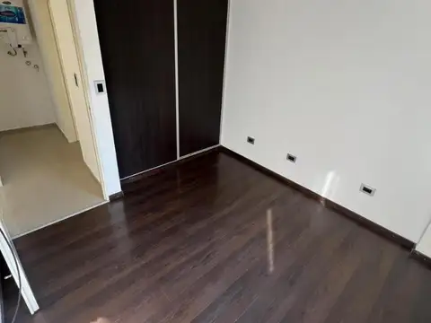 Departamento 2 ambientes con patio a metros alvarez jonte