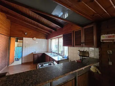 Casa 5 ambientes con 2 baños