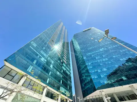 Oficina en piso alto en Torre Bellini.
