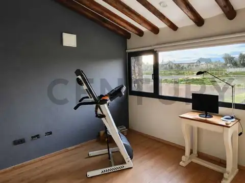 Casa 6 ambientes con 2 baños