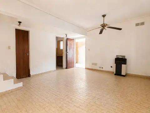PH 3 Ambientes al Frente con Patio | 70 m² | A 30 m de Av. Hipolito Yrigoyen