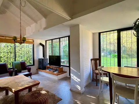 Casa 5 ambientes con 2 baños