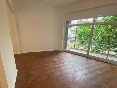 RECICLADO 4 AMB 2 BAÑOS AL FRENTE CON DEPENDENCIA