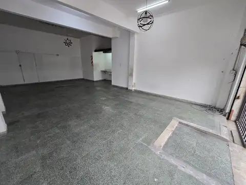 LOCAL o DEPOSITO 55m² cubiertos aprox. (Sólo pagaEdesur)