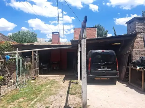 Casa 5 ambientes con 2 baños