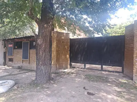 VENTA CASA 3 AMBIENTES CON LOCAL Y DEPTO. EN LA REJA