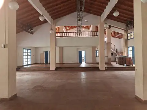 Casa 5 ambientes con 4 baños