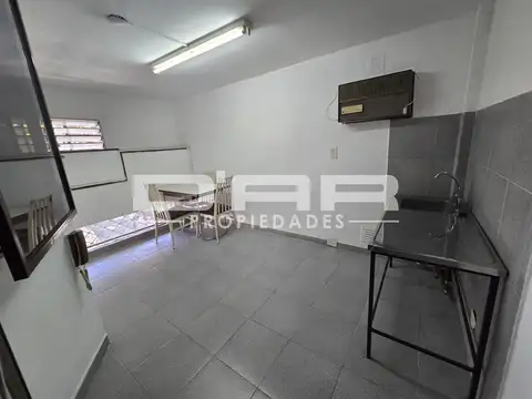 Local en Alquiler en Liniers, $ 690.000