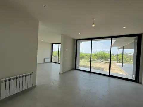 Casa 3 ambientes con 2 baños