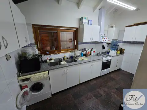 Casa en Venta con 4 cocheras