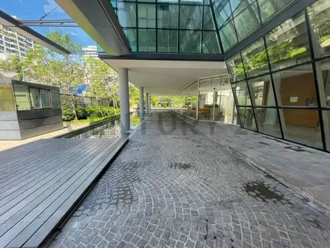 Oficina 11 ambientes con 4 baños