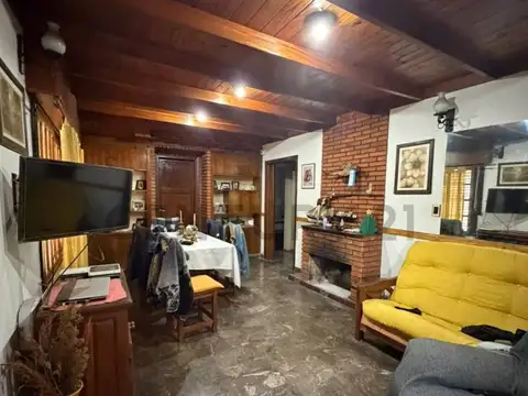 Casa 7 ambientes con 3 baños