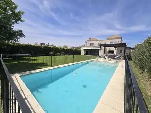 Casa en alquiler temporal en Las Liebres 3 dormitorios y pileta