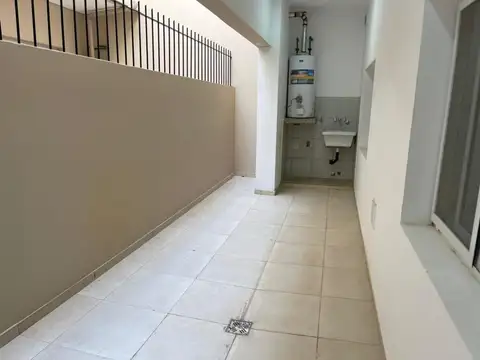 Casa 3 ambientes al frente en alquiler Carapachay