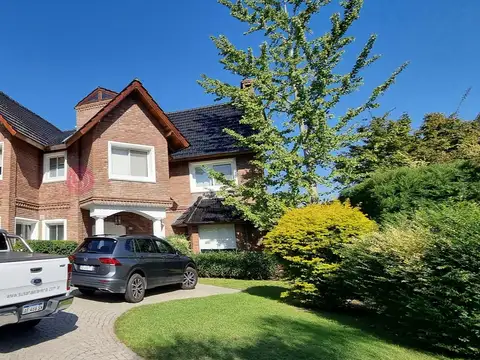 Casa en Venta con 4 cocheras