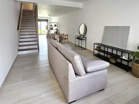 Tríplex Amplio con Jardín – Confort y Estilo en Cada Rincón