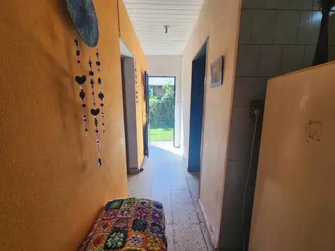 CASA DE 2 DORMITORIOS EN VILLA CALIFORNIA A 200 M DE RUTA 1