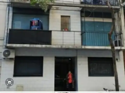 Excelente Monoambiente Reciclado a Nuevo, Al Frente con Balcón, Mucha Luz y Sol.