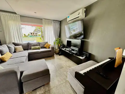 Casa 6 ambientes con 3 baños