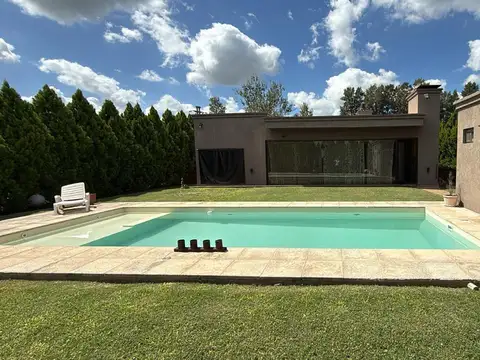 Venta Casa en barrio privado Puerto Roldan