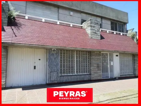 Casa 6 Ambientes Con Terraza, 2 Patios Y Cochera En Lanús Este - Apto Crédito