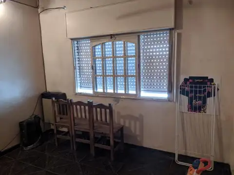 Casa 7 ambientes con 2 baños