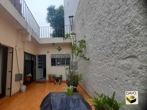 Oficina, local a la calle, coche.lote propio y espacio aereo