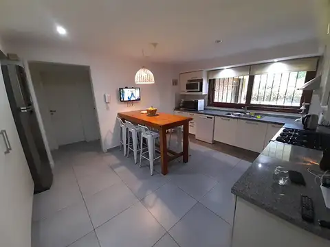 Casa en Venta en Jose Marmol, USD 395.000