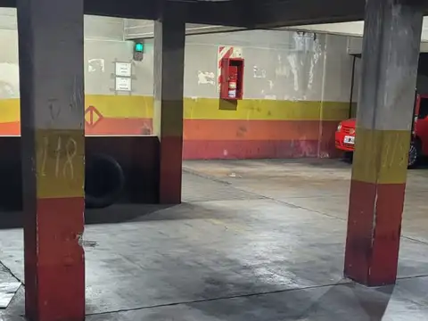 COCHERA FIJA CUBIERTA (entre 2 columnas) - Portón automático -