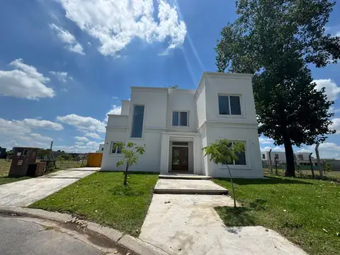 Casa en Alquiler en Pilar del Este - San Ramon, USD 1.350