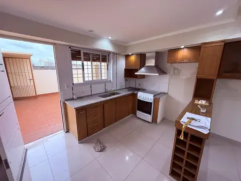 Departamento Ph tres ambientes con patio en Alquiler en Sarandi Avellaneda