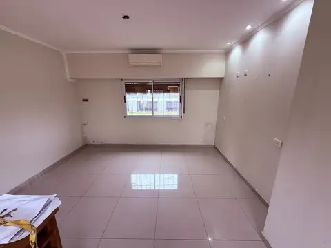 Departamento en Alquiler en Sarandi, $ 700.000