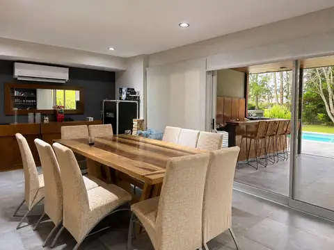 Casa 6 ambientes con 2 baños