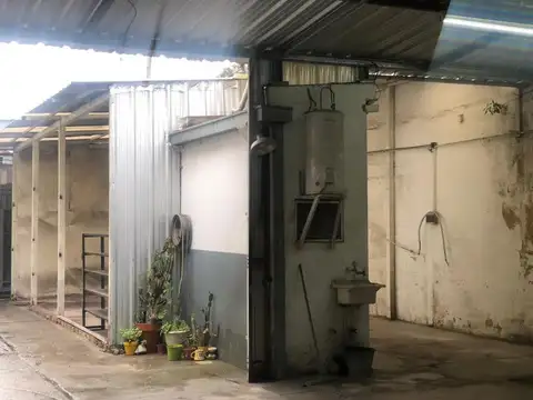 AV CARLOS PELLEGRINI 1300