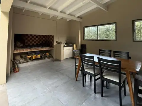 Casa 4 ambientes con 3 baños