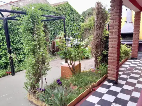Casa 6 ambientes con 4 baños