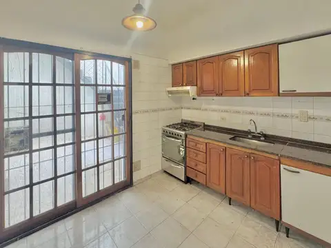 Local en Alquiler en Floresta, $ 1.800.000
