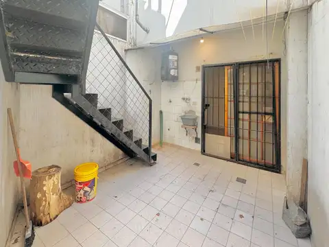 LOCAL (PH) 3 AMB EN VENTA EN ZONA FLORES COMERCIAL