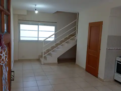 Depto Tipo Casa en Alquiler en Parque Patricios, $ 670.000