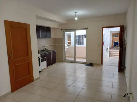 Depto Tipo Casa en Alquiler de 2 ambientes