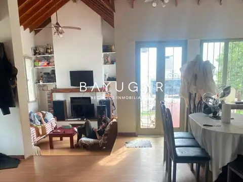 Casa en Venta con 4 cocheras