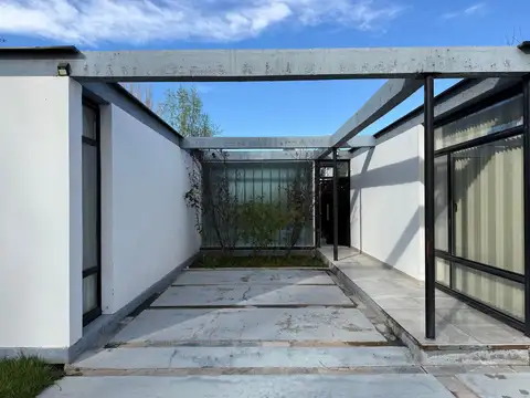 Casa en Alquiler en Neuquén, USD 2.800