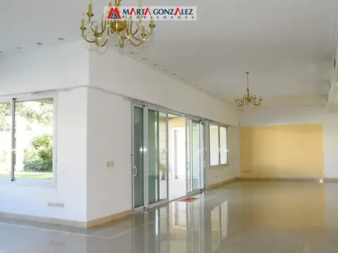 Casa en Venta con 10 cocheras
