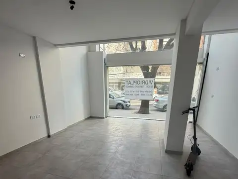 Local con patio en alquiler en La Plata sobre Calle 59 [Cod: 2852-447]