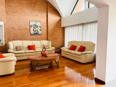 Casa en Venta en Barrio Malvinas, USD 395.000