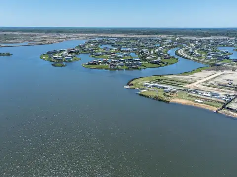 Terreno lote en Barrio Muelles al lago central Orientacion Noreste