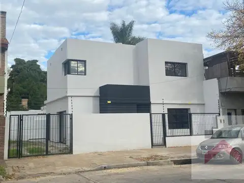 Casa a estrenar en Beccar 3 Dormitorios,3 baños, con patio y cochera
